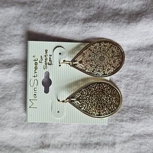 Gold Teardrop Earrings